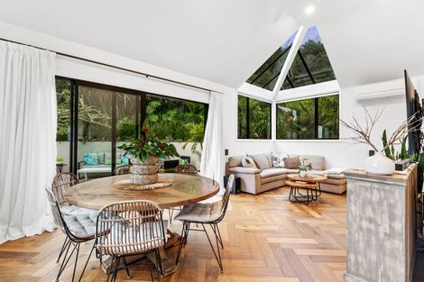 Photo of property in 10 Zita Avenue, Matakatia, Whangaparaoa, 0930