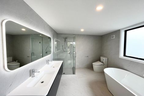 Photo of property in 35 Clyside Avenue, Half Moon Bay, Auckland, 2012
