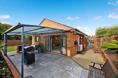 Photo of property in 15 Graven Court, Henderson, Auckland, 0612