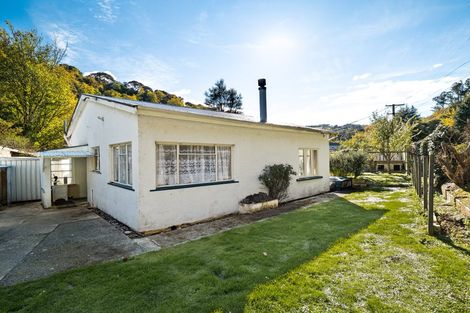 Photo of property in 2 Warburton Street, Karoro, Greymouth, 7805