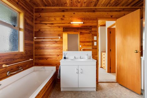 Photo of property in 104 Moana Anu Anu Avenue, Whangamata, 3620