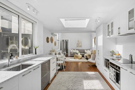 Photo of property in 132 Elizabeth Street, Mount Victoria, Wellington, 6011