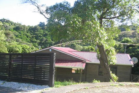 Photo of property in 16 Rakeiora Grove, Korokoro, Lower Hutt, 5012