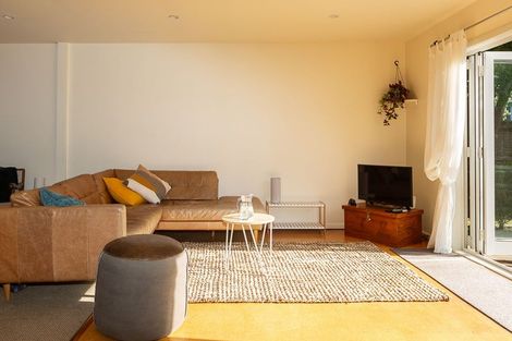 Photo of property in 174 Queens Drive, Lyall Bay, Wellington, 6022