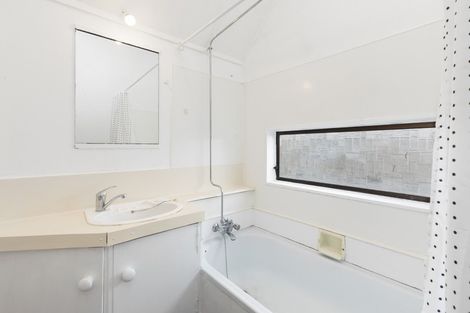 Photo of property in 17-u10 Randwick Crescent, Moera, Lower Hutt, 5010