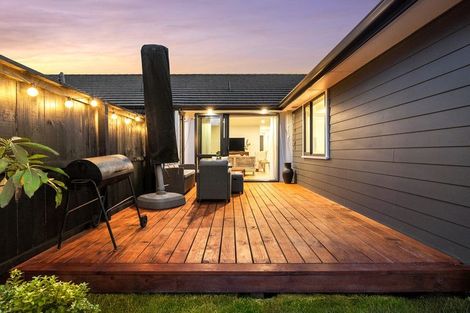 Photo of property in 9 Metoriti Crescent, Karaka, 2124