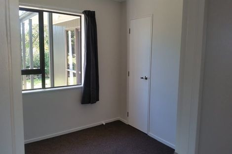 Photo of property in 60 Hillcrest Drive, Kelvin Grove, Palmerston North, 4414