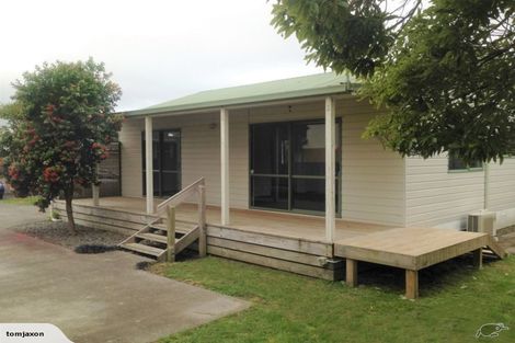 Photo of property in 17a Enderby Drive, Te Atatu Peninsula, Auckland, 0610
