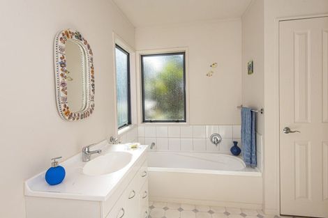 Photo of property in 26 Beach Road, Onerahi, Whangarei, 0110