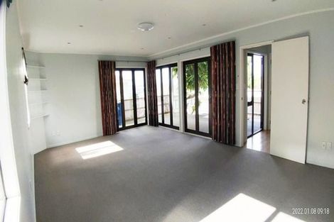 Photo of property in 722 East Coast Road, Pinehill, Auckland, 0632