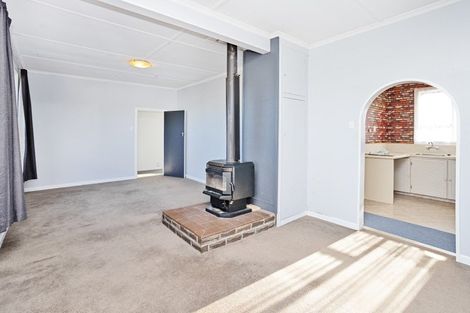 Photo of property in 64 Nichol Street, Heidelberg, Invercargill, 9812