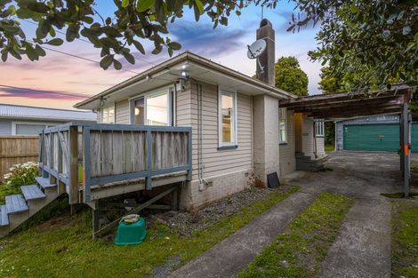 Photo of property in 15 Paton Avenue, Te Atatu South, Auckland, 0610
