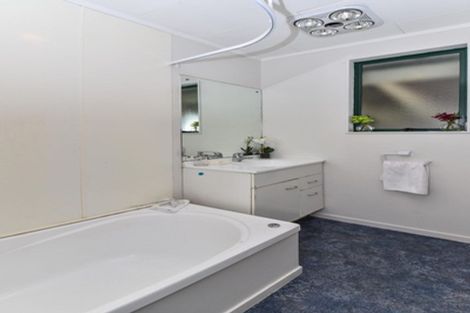 Photo of property in 2a Jack Farrell Place, Papakura, 2110