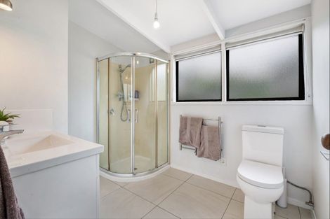 Photo of property in 23 John Road, Stanmore Bay, Whangaparaoa, 0932