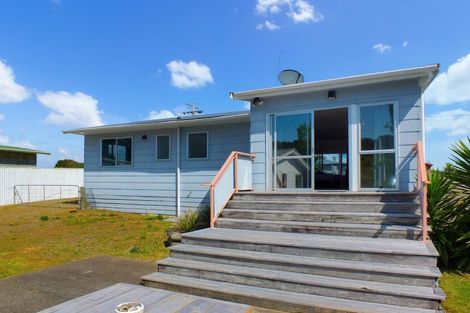 Photo of property in 7 Hennessy Street East, Foxton Beach, Foxton, 4815