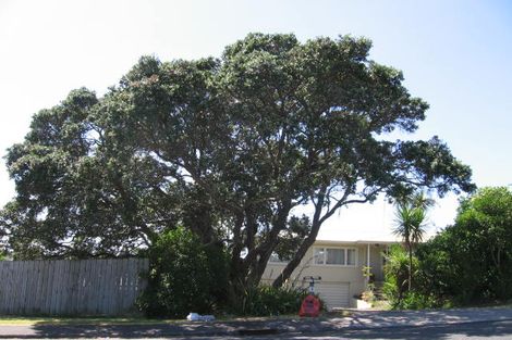 Photo of property in 2/73 Birkdale Road, Birkdale, Auckland, 0626