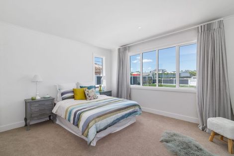 Photo of property in 1 Taumata Rise, Acacia Bay, 3385