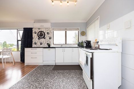 Photo of property in 2/48 Hogans Road, Glenfield, Auckland, 0629