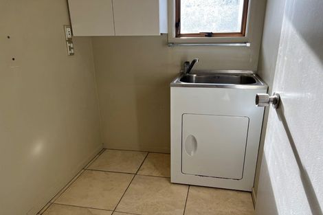 Photo of property in 15 Sunnynook Road, Forrest Hill, Auckland, 0620