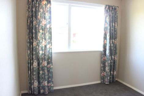 Photo of property in 80a Wikiriwhi Crescent, Awapuni, Palmerston North, 4412