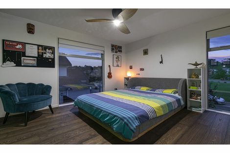 Photo of property in 11 Kelmore Place, Schnapper Rock, Auckland, 0632