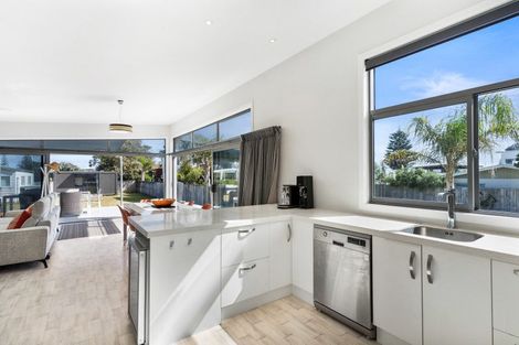 Photo of property in 620 Ocean Road, Whangamata, 3620