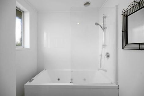 Photo of property in 15a Sandalwood Drive, Dinsdale, Hamilton, 3204