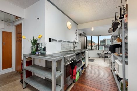 Photo of property in 40 Maunganui Road, Mount Maunganui, 3116