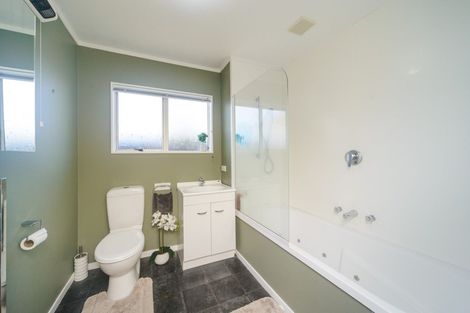 Photo of property in 17 Cargill Grove, Kelvin Grove, Palmerston North, 4414