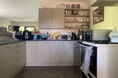 Photo of property in 186 Newlands Road, Newlands, Wellington, 6037