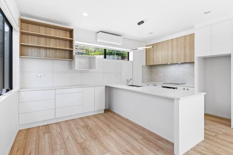 Photo of property in 4a Trengove Place, West Harbour, Auckland, 0618