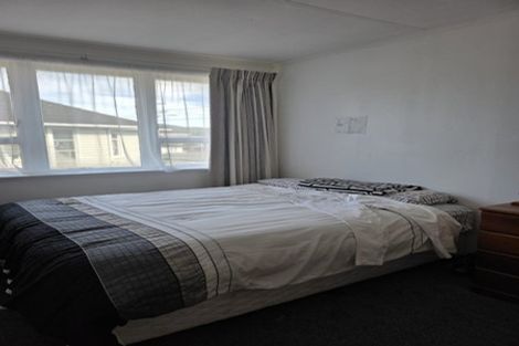 Photo of property in 6a Matahourua Crescent, Cannons Creek, Porirua, 5024