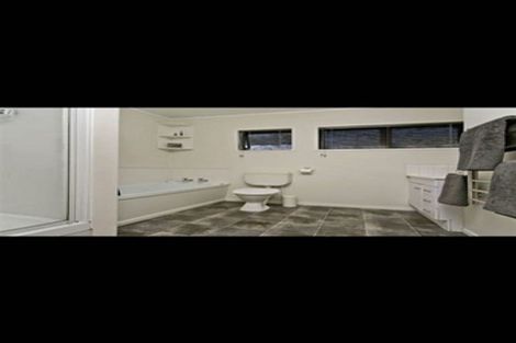 Photo of property in 13 King Richard Place, Browns Bay, Auckland, 0630
