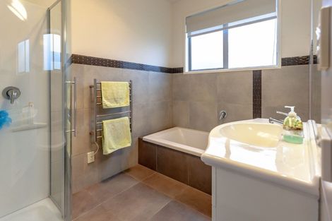 Photo of property in 100 Pacific View Drive, Whangamata, 3620