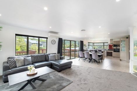 Photo of property in 5 Mcewen Crescent, Riverstone Terraces, Upper Hutt, 5018