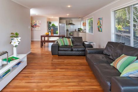 Photo of property in 121 Sandspit Road, Shelly Park, Auckland, 2014