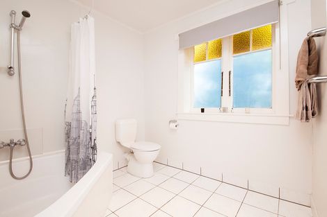 Photo of property in 2 Rewa Street, New Lynn, Auckland, 0600