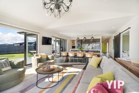 Photo of property in 10 Okupe Grove, Aotea, Porirua, 5024