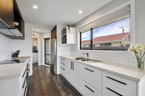 Photo of property in 6 Oakley Crescent, Hornby, Christchurch, 8042