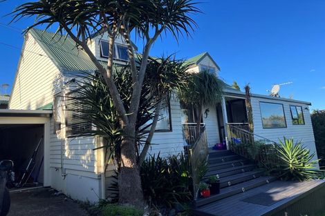 Photo of property in 15 Sunnynook Road, Forrest Hill, Auckland, 0620