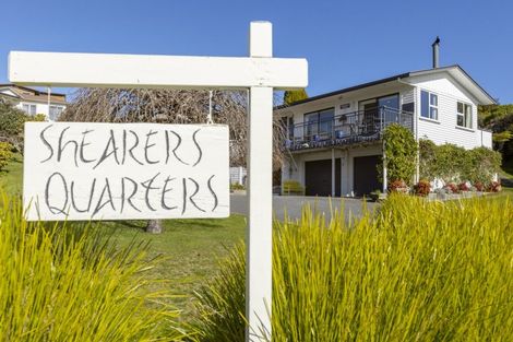 Photo of property in 11 Earle Place, Acacia Bay, Taupo, 3330