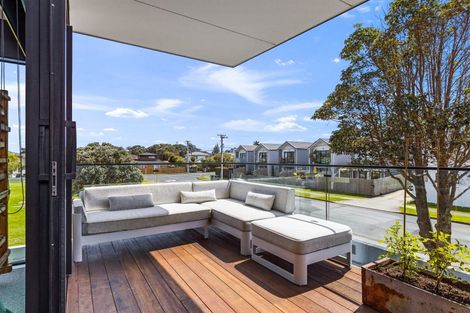 Photo of property in 3a William Bayes Place, Red Beach, 0932