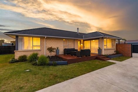 Photo of property in 32 Inwoods Road, Parklands, Christchurch, 8083