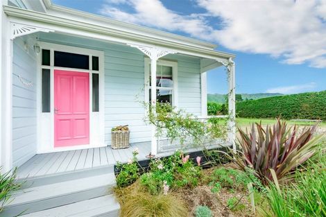 Photo of property in 17 Paetawa Road, Peka Peka, Waikanae, 5391