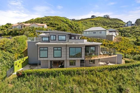 Photo of property in 35 Grumman Lane, Newlands, Wellington, 6037