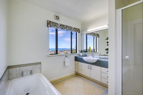 Photo of property in 11 Sealy Road, Bluff Hill, Napier, 4110