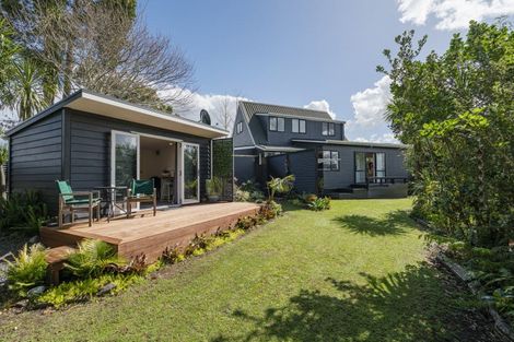 Photo of property in 10 Impala Place, Whitianga, 3510