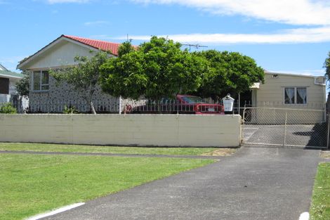 Photo of property in 43 Staverton Crescent, Mangere, Auckland, 2022
