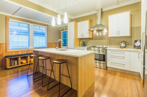 Photo of property in 87 Golf Road, New Lynn, Auckland, 0600