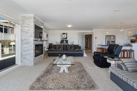 Photo of property in 45 Marine Parade, Mount Maunganui, 3116